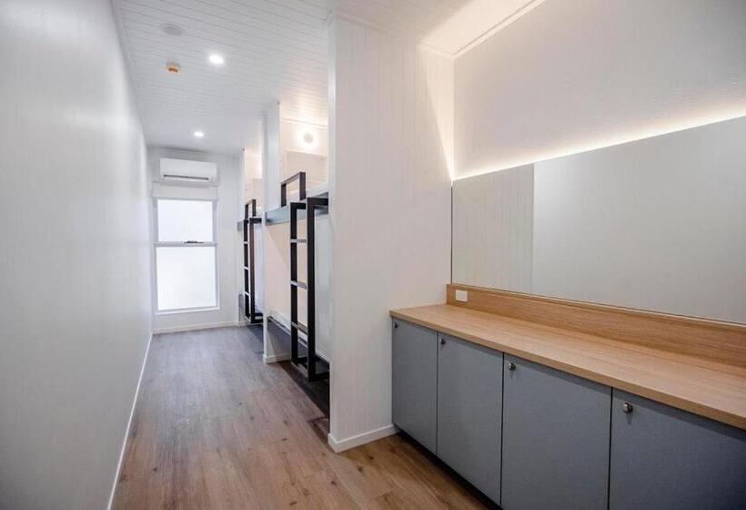 共用房间的床, Bounce Noosa