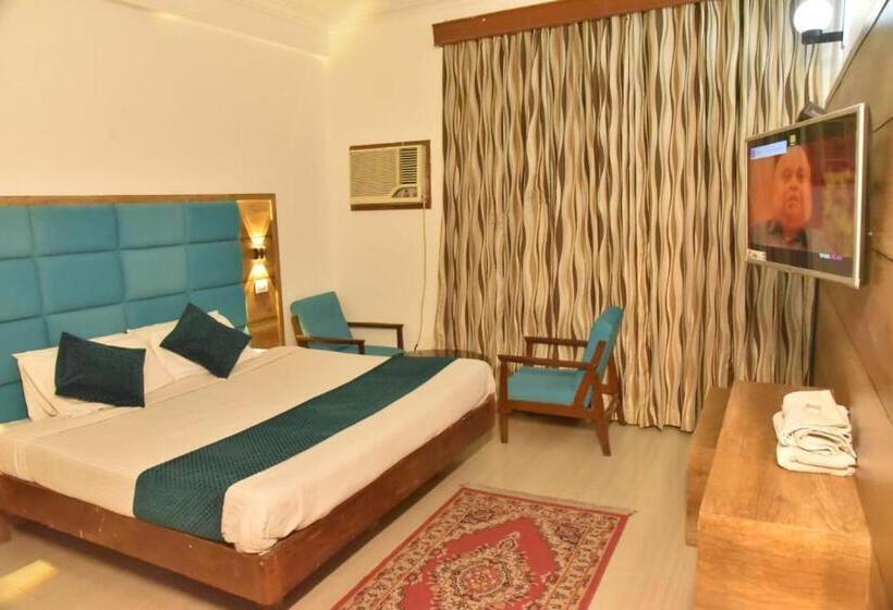 Номер Deluxe, Atul Regency Katra