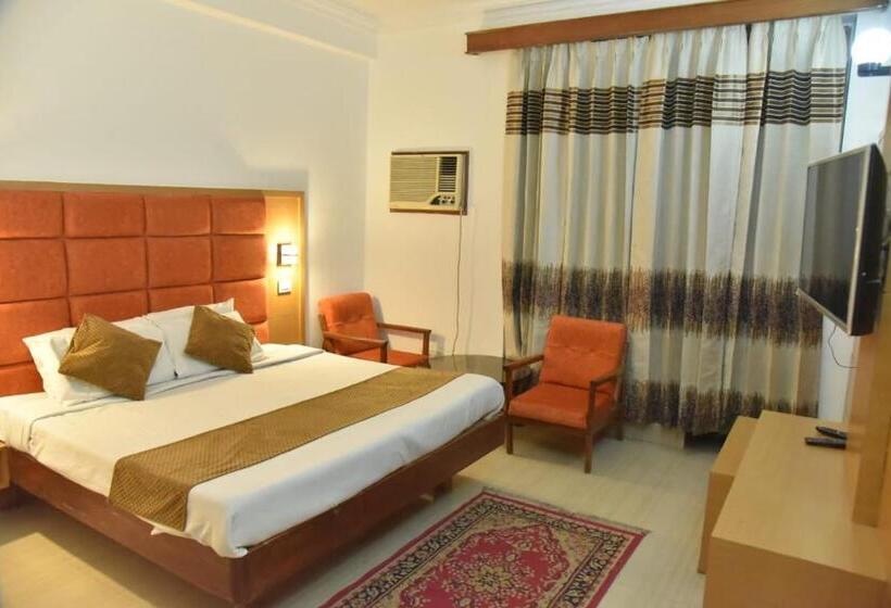 Quarto Deluxe, Atul Regency Katra