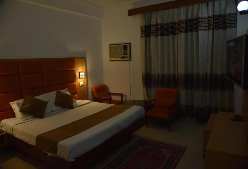 Quarto Deluxe, Atul Regency Katra
