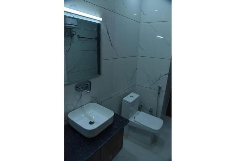 Quarto Familiar, Atul Regency Katra