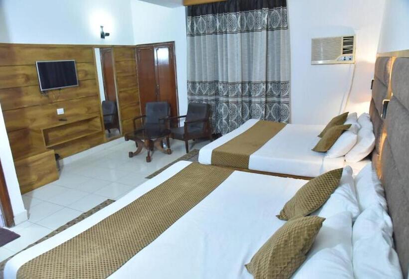 Quarto Familiar, Atul Regency Katra