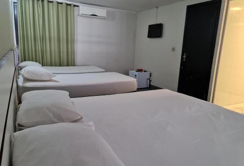 חדר אקונומי לשלושה, Montana Aeroporto