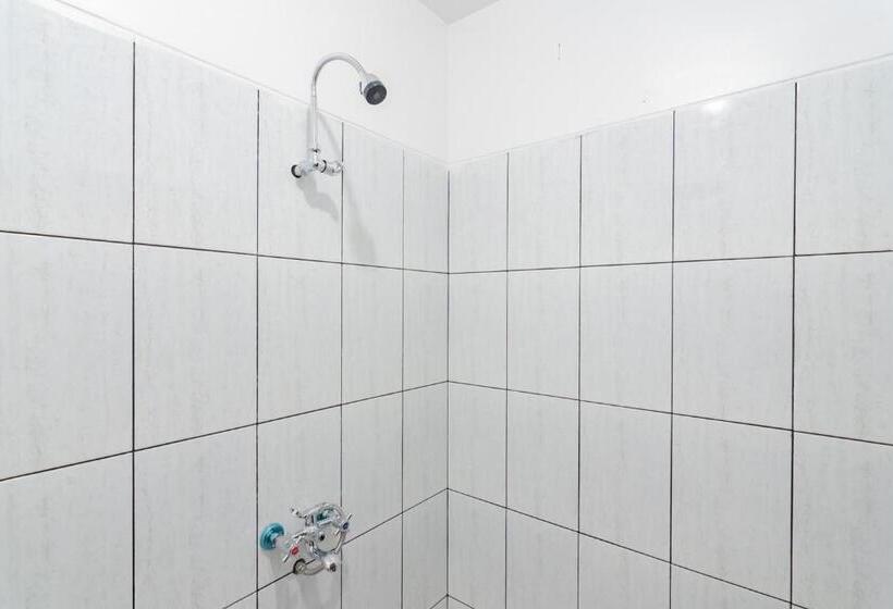 Номер Deluxe, Reddoorz At Vall Guest House Balikpapan