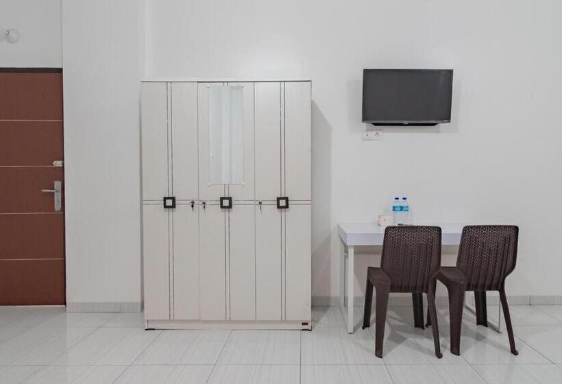 Номер Deluxe, Reddoorz At Vall Guest House Balikpapan