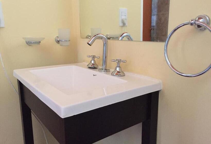 חדר לארבעה סטנדרטי עם נוף לגינה, Posada Inguz