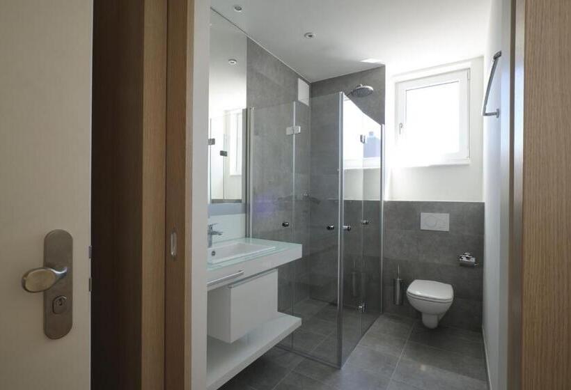 Номер Стандарт, Grimm´s Berlin Potsdam