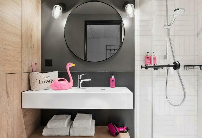 家庭间, Moxy Rapperswil