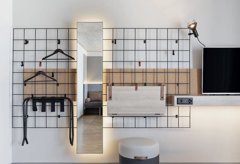 家庭间, Moxy Rapperswil