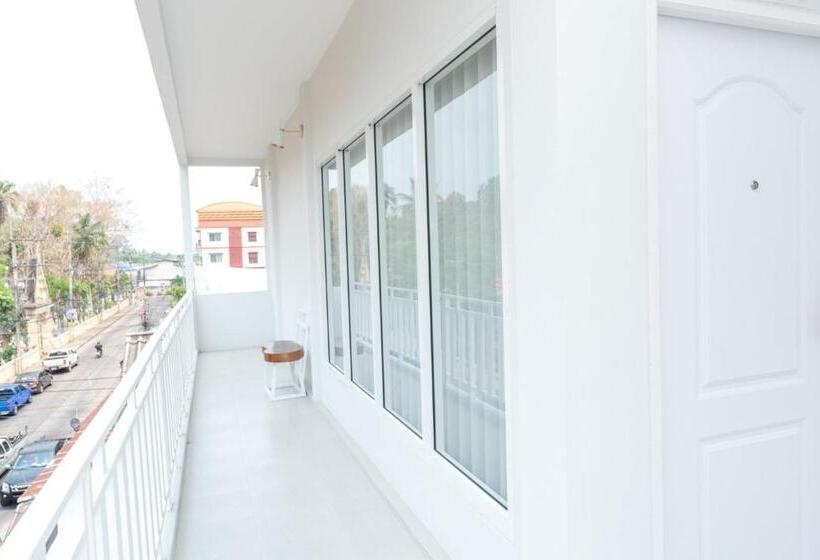 غرفة ديلوكس, Siri Ville