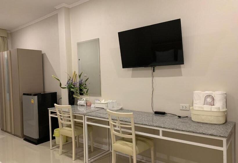 غرفة قياسية ثلاثية, Siri Ville