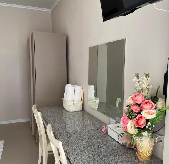 غرفة عائلية, Siri Ville