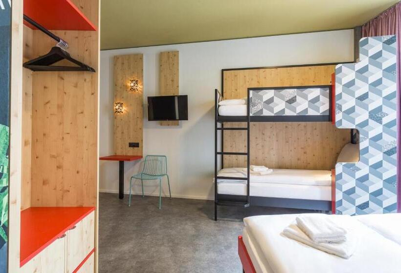 Camera Quadrupla Standard, Meininger Hotel Zürich Greencity