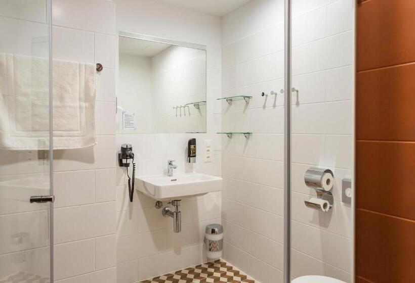 Camera Familiare, Meininger Hotel Zürich Greencity