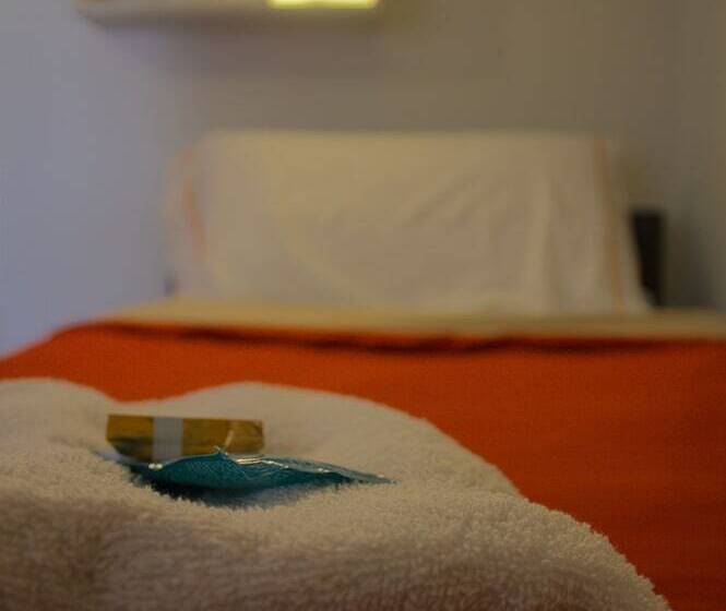 Quarto Triplo Estandar, Hostel Suites Florida