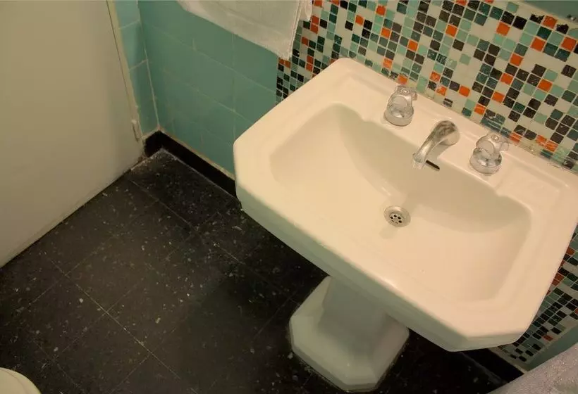 تختخواب در اتاق مشترک, Hostel Suites Florida