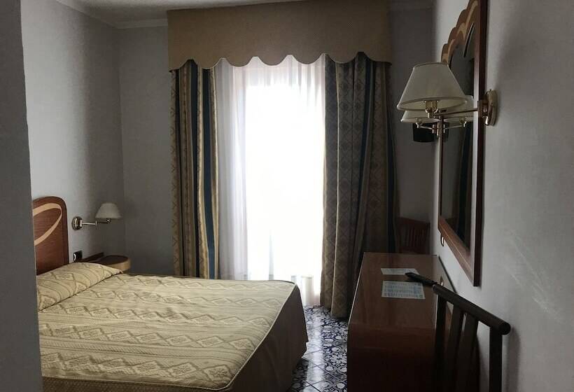 חדר סטנדרט לארבעה, Albatros