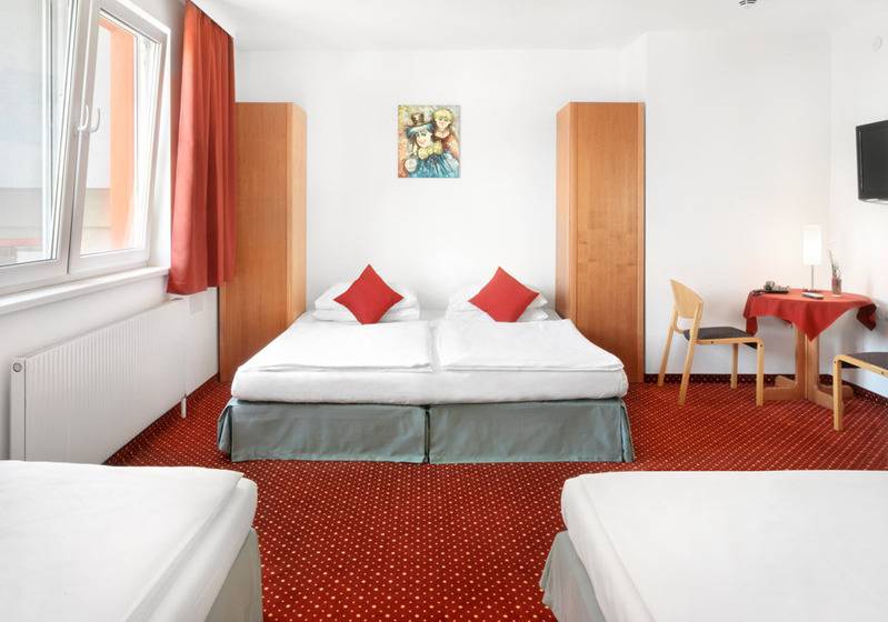 غرفة قياسية رباعية, Arion Airport