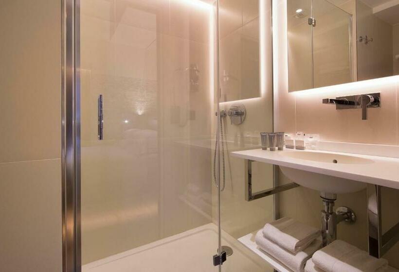 Camera Standard, Cler