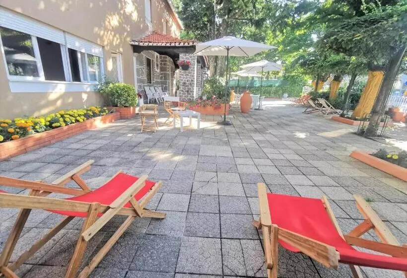 Perhehuone, Corredoura Garden