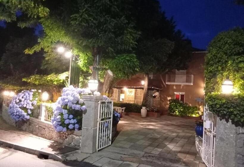 Четырехместный Номер Классик, Corredoura Garden