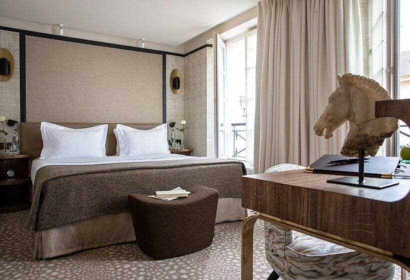 اتاق لوکس, Esprit Saintgermain