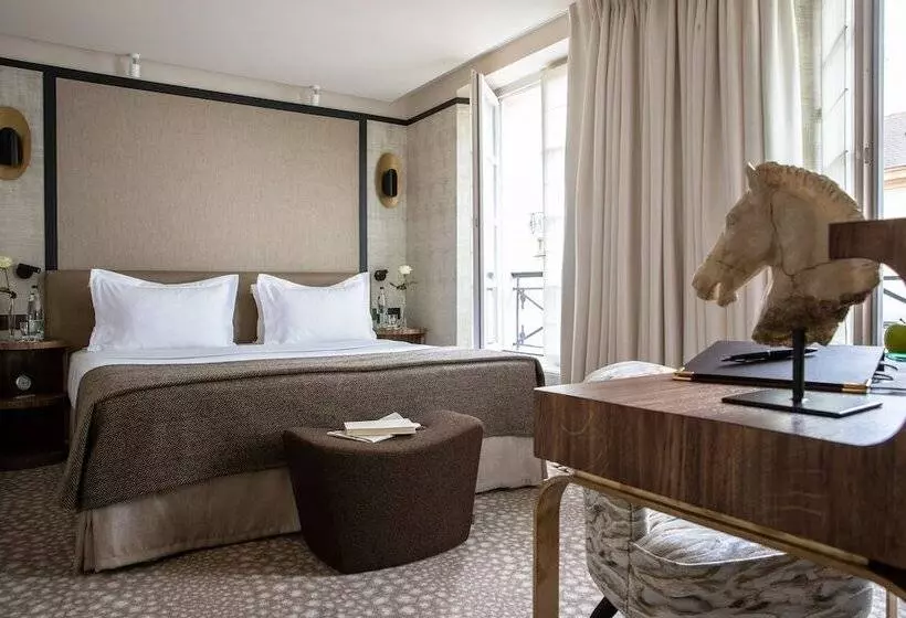 اتاق لوکس, Esprit Saintgermain