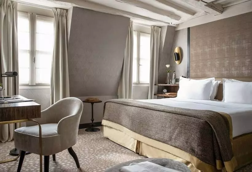 اتاق لوکس, Esprit Saintgermain