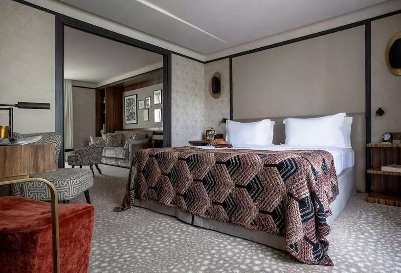 سوئیت کلاب, Esprit Saintgermain