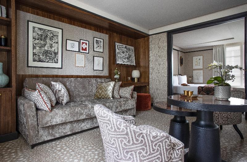 スイート, Esprit Saintgermain