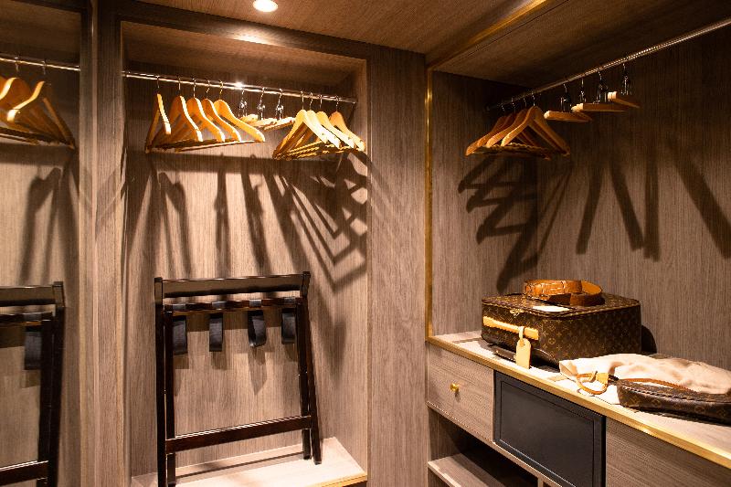 スイート, Esprit Saintgermain