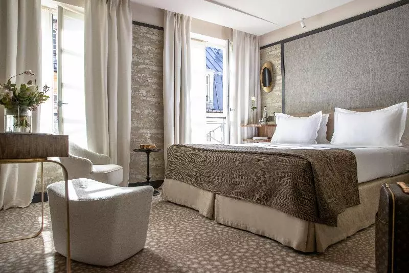 اتاق لوکس, Esprit Saintgermain