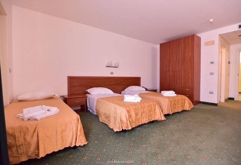 غرفة قياسية ثلاثية, Standard Hotel Udine