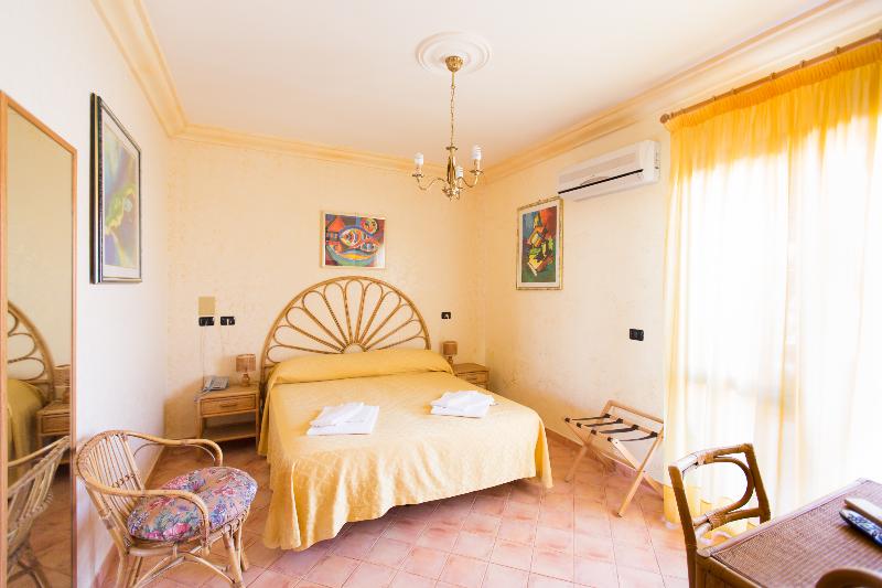 Номер Стандарт Трехместный, Triscinamare Hotel Residence