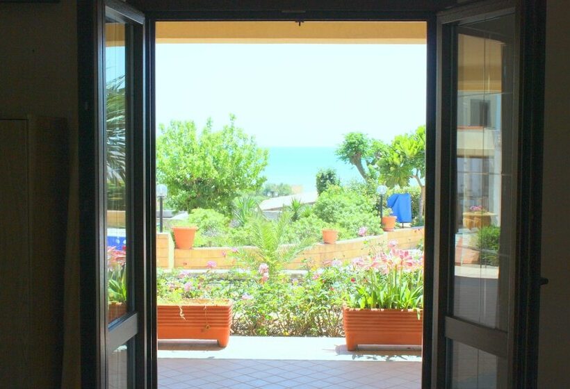 Номер Стандарт Трехместный, Triscinamare Hotel Residence