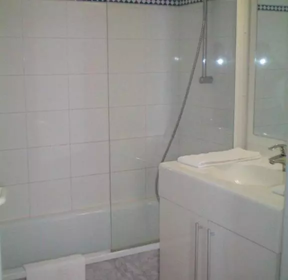 استودیوی استاندارد, Residence Mer & Golf Eugenie