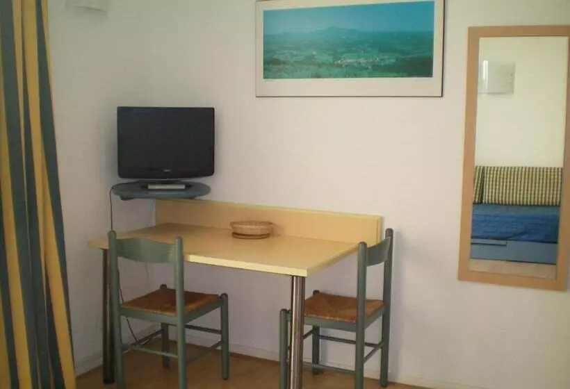 استودیوی استاندارد, Residence Mer & Golf Eugenie
