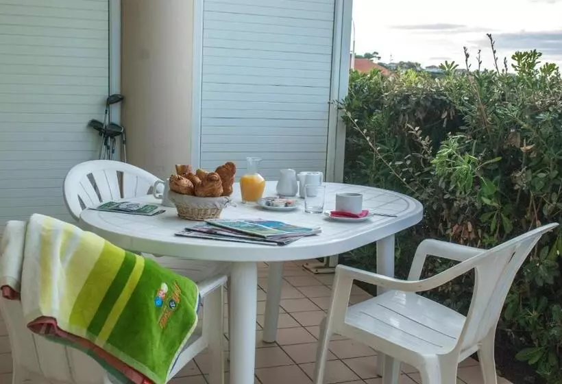استودیوی استاندارد, Residence Mer & Golf Eugenie