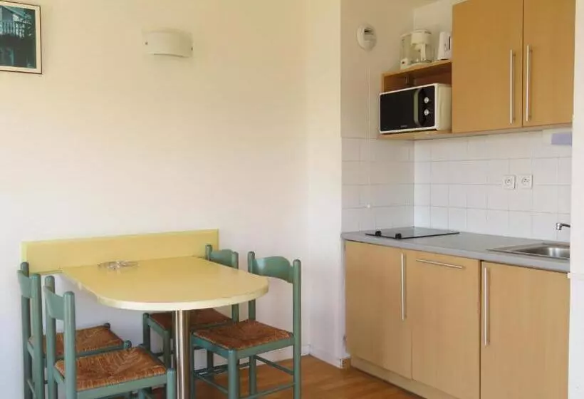 استودیوی استاندارد, Residence Mer & Golf Eugenie