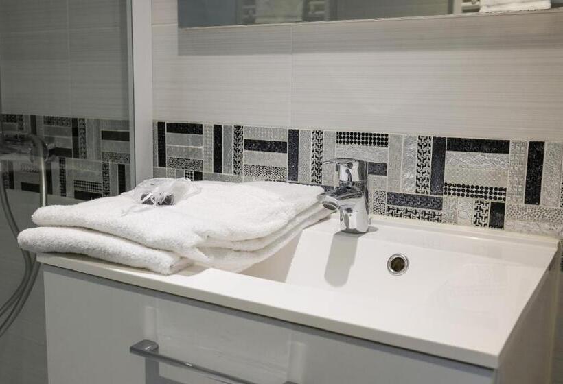 إستوديو قياسى, Residence Victoria Surf