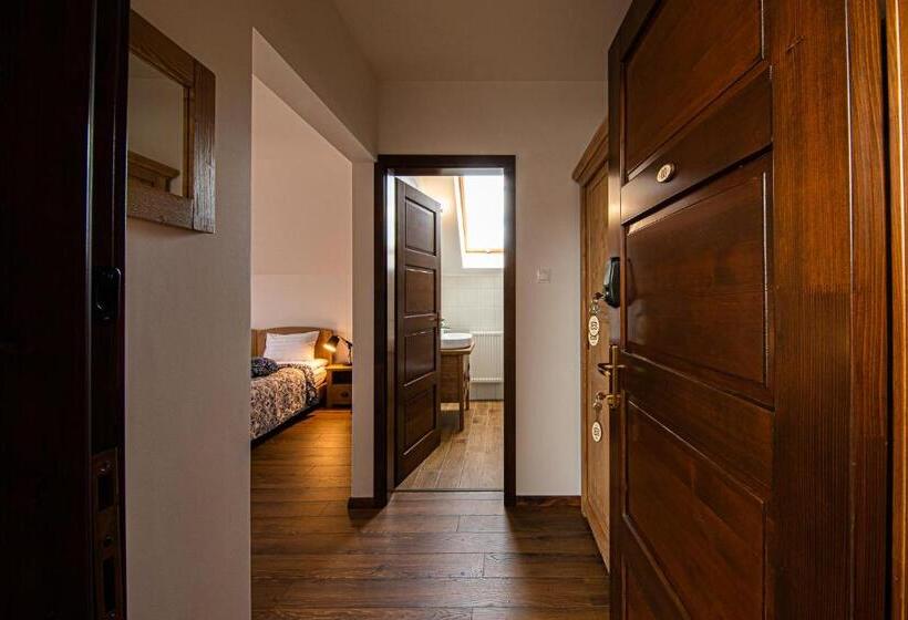 غرفة قياسية ثلاثية مزودة بشرفة, Hygge Praid