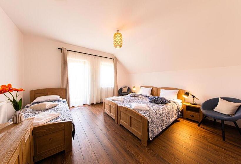 غرفة قياسية ثلاثية مزودة بشرفة, Hygge Praid