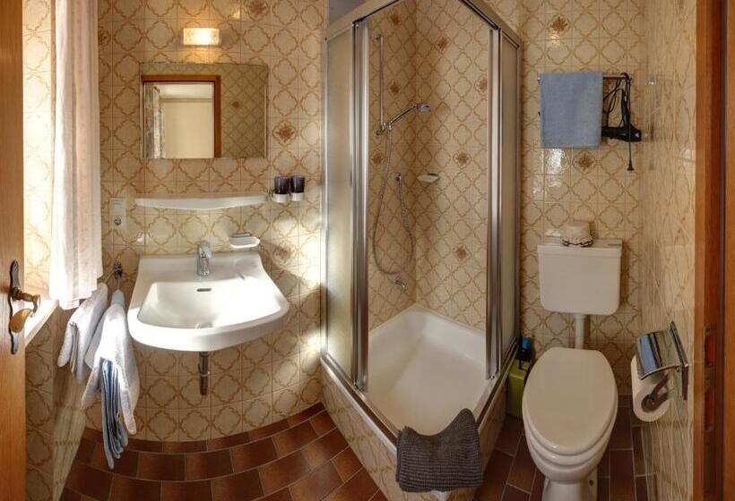 Standardrum med Balkong, Gästehaus Sterrhäusl   Chiemgau Karte