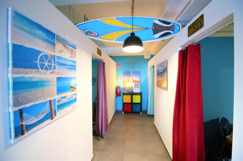 اتاق استاندارد یک نفره, The Waves Hostel