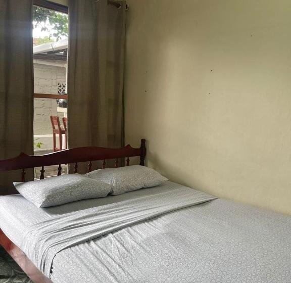 חדר סטנדרט לארבעה, Hostal Los Chamos