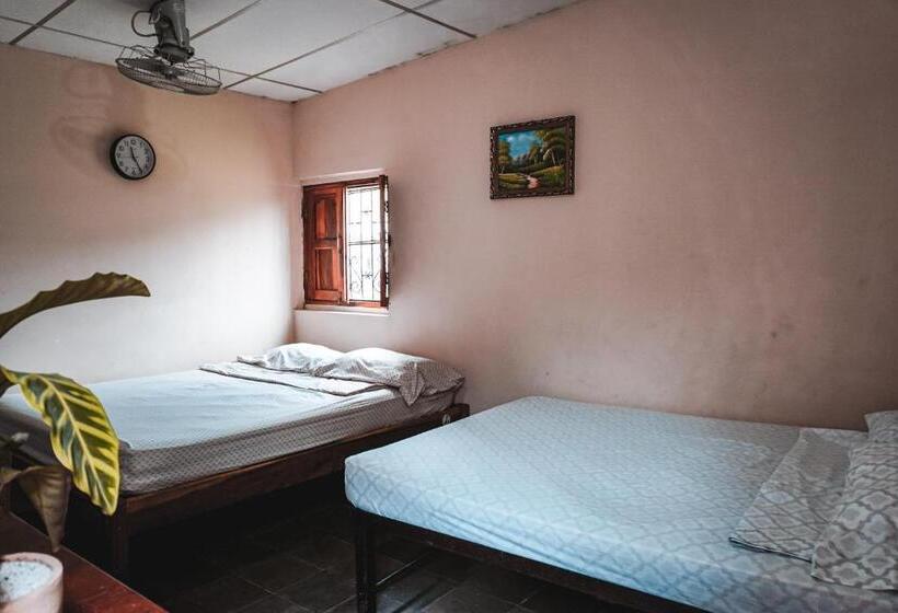 חדר סטנדרט לארבעה, Hostal Los Chamos