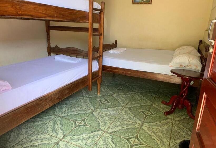 Номер Стандарт Трехместный, Hostal Los Chamos