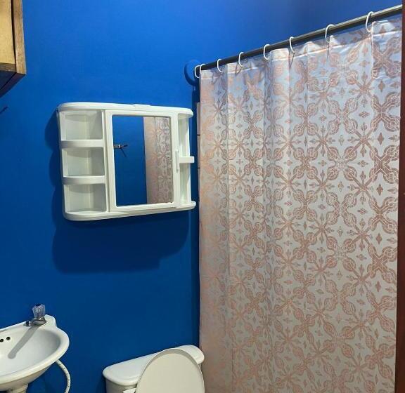 מיטה בחדר משותף, Hostal Los Chamos