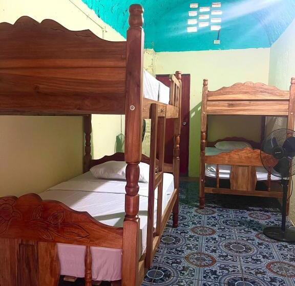 Кровать в Общей Комнате, Hostal Los Chamos