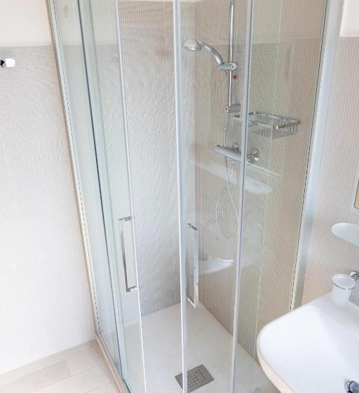 Camera Tripla Standard, Capitano